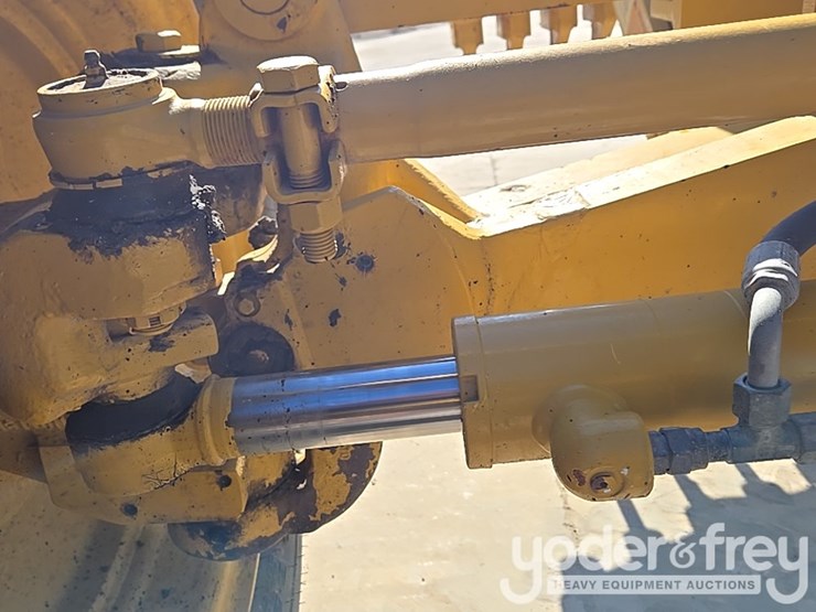 2016-caterpillar-120m2-image-74