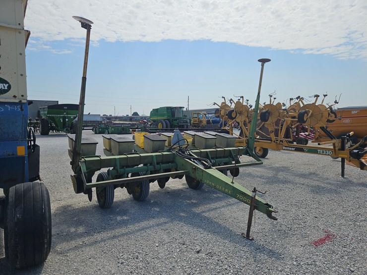 john-deere-7000-image-10