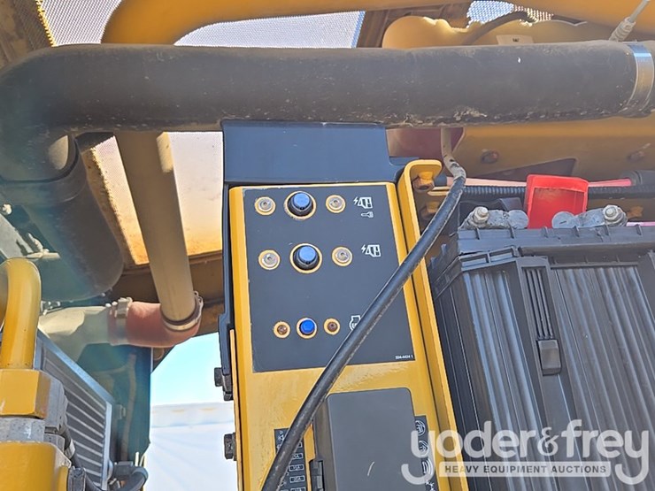 2016-caterpillar-120m2-image-173