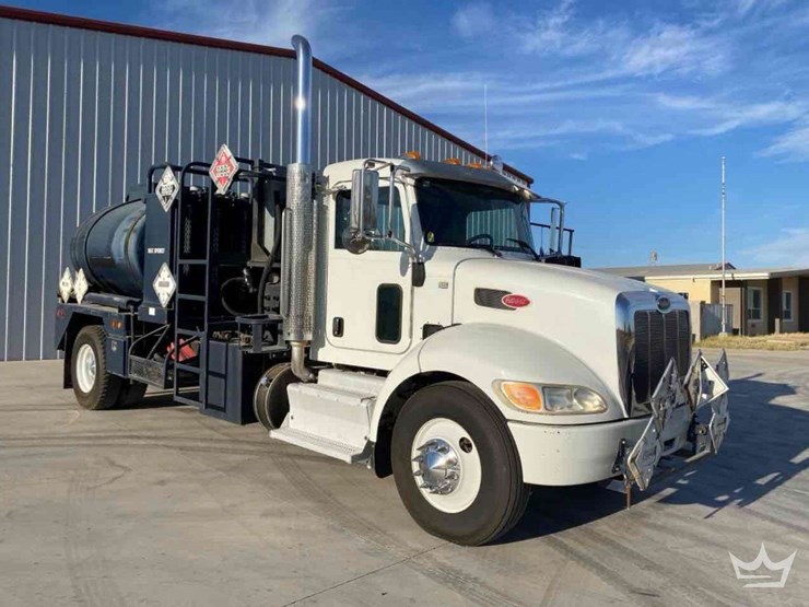 2016-peterbilt-337-image-2