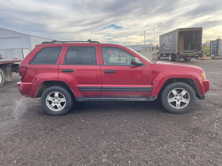 2005-jeep-grand-cherokee-laredo-image-4