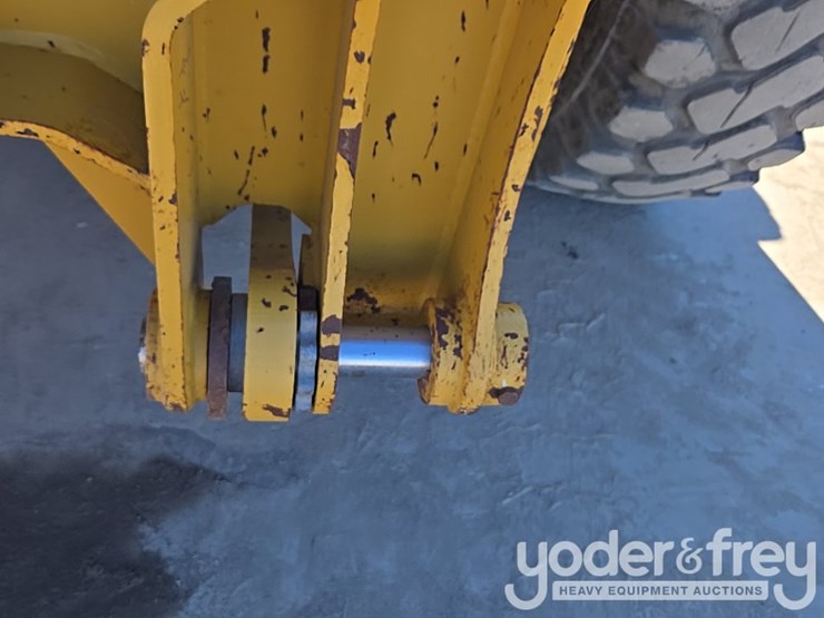 2016-caterpillar-120m2-image-126