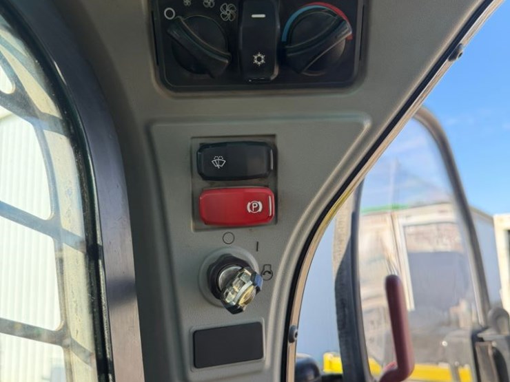 2022-caterpillar-299d3-xe-image-76