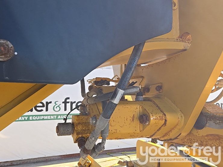 2016-caterpillar-120m2-image-109