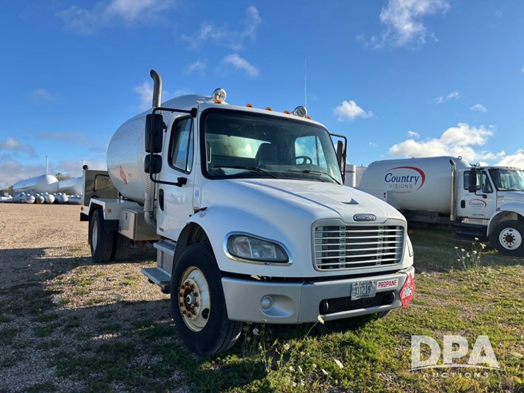 2005-freightliner-business-class-lp-bobtail-truck-(dr12590-unit-6501)-image-18
