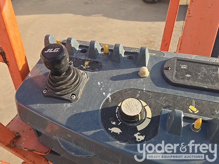 2014-jlg-800aj-image-16