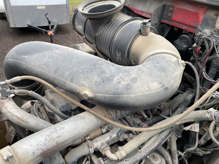 #1061-•-2004-mack-cx613-tandem-axle-day-cab-semi-tractor-(has-wi-title)-image-38