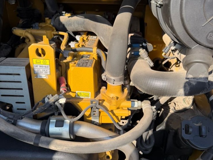 2022-caterpillar-279d3-image-30