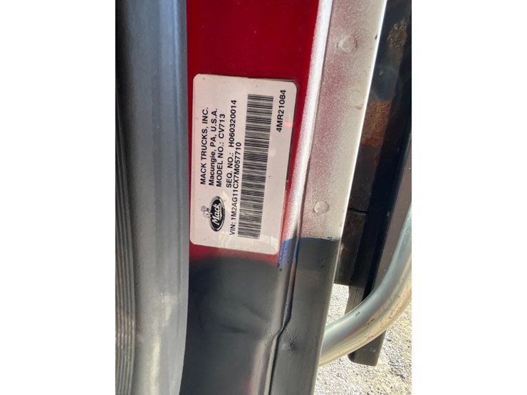 2007-mack-cv713-flatbed-w/-moffett-hookup-image-10