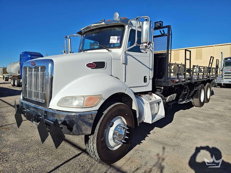 2015-peterbilt-348-image-1
