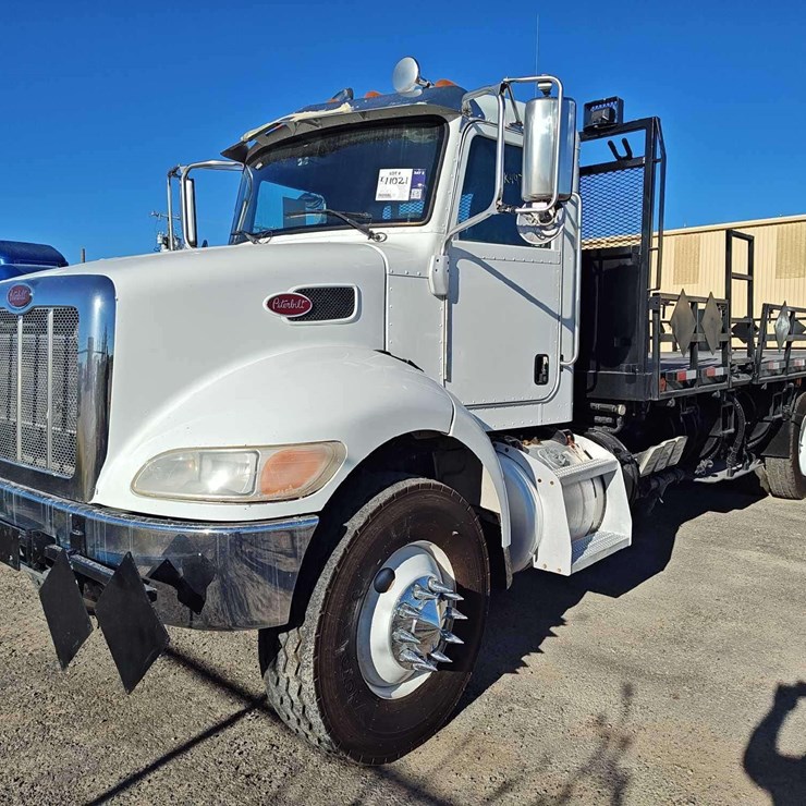 2015 PETERBILT 348