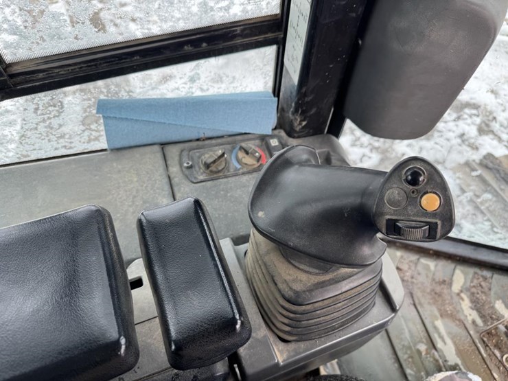 2012-caterpillar-d4k-image-30