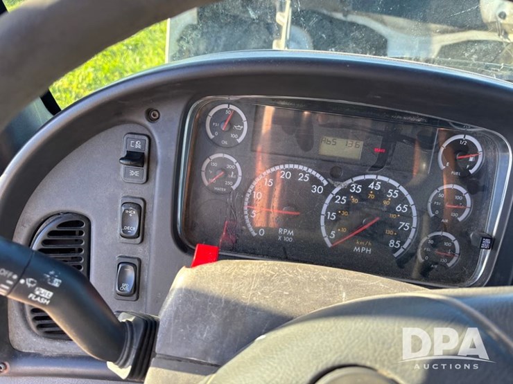 2005-freightliner-business-class-lp-bobtail-truck-(dr12590-unit-6501)-image-62