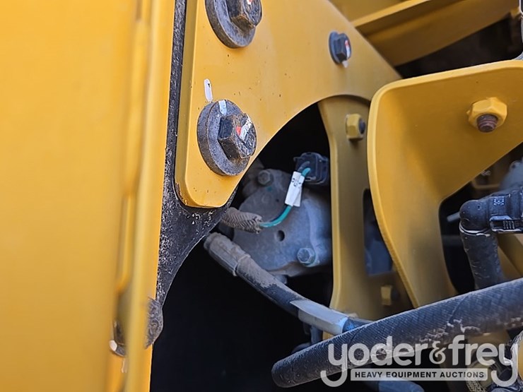 2016-caterpillar-120m2-image-137