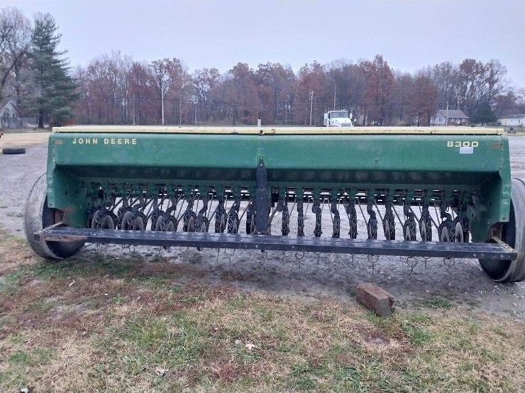 john-deere-8300-image-6