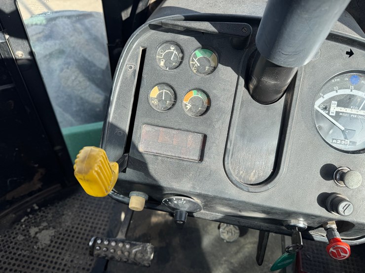 john-deere-8640-image-25