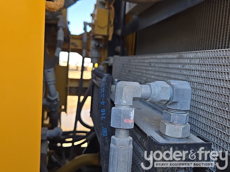 2016-caterpillar-120m2-image-163