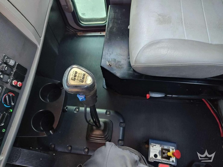 2016-peterbilt-337-image-49