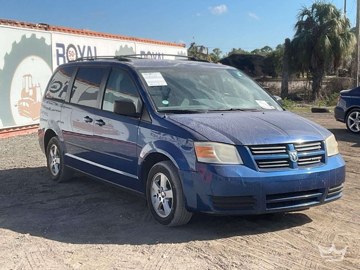 2010-dodge-grand-caravan-image-2