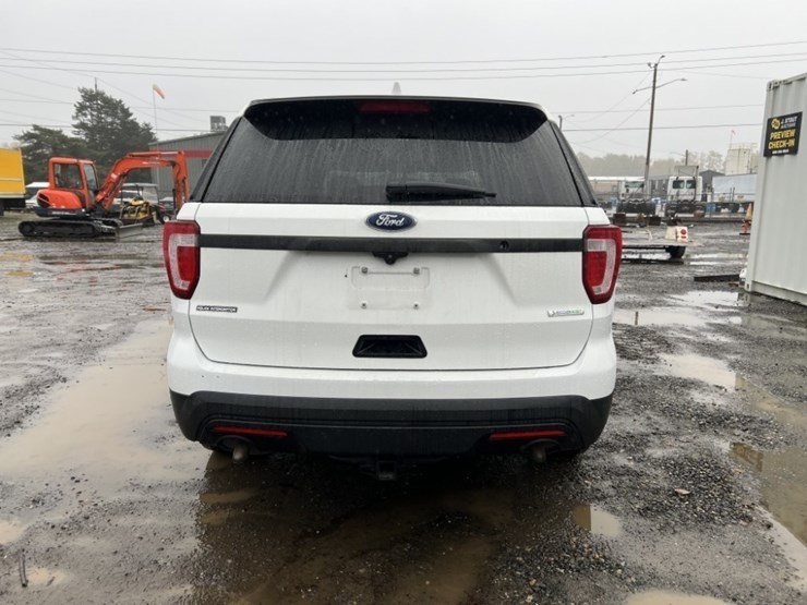 2017-ford-explorer-image-5