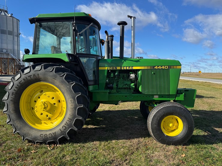 john-deere-4440-image-2
