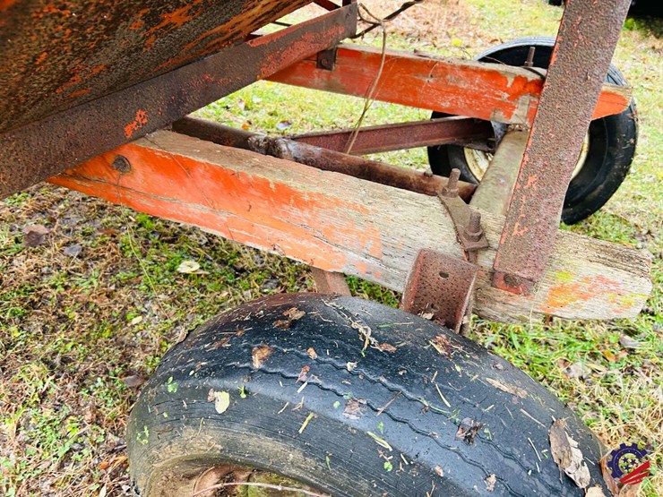 gravity-flow-grain-wagon-on-perfection-running-gear-image-19