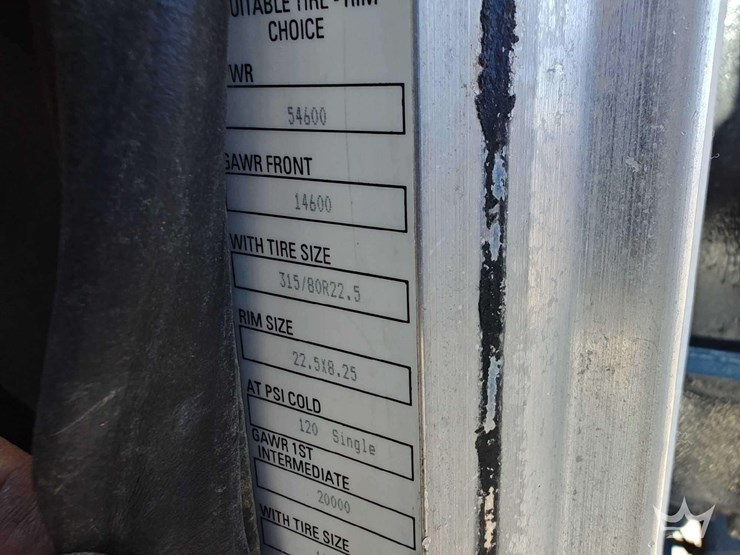 2015-peterbilt-348-image-34