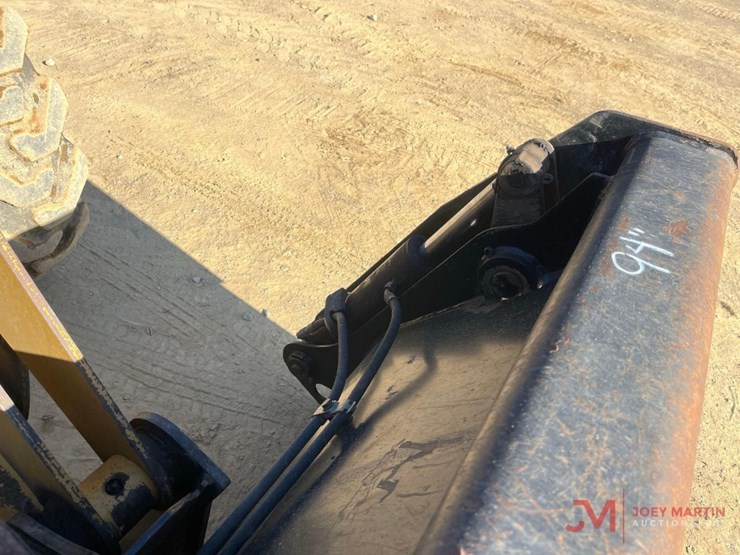 2017-caterpillar-420f-it-image-16