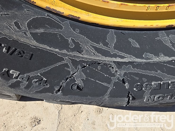 2016-caterpillar-120m2-image-30