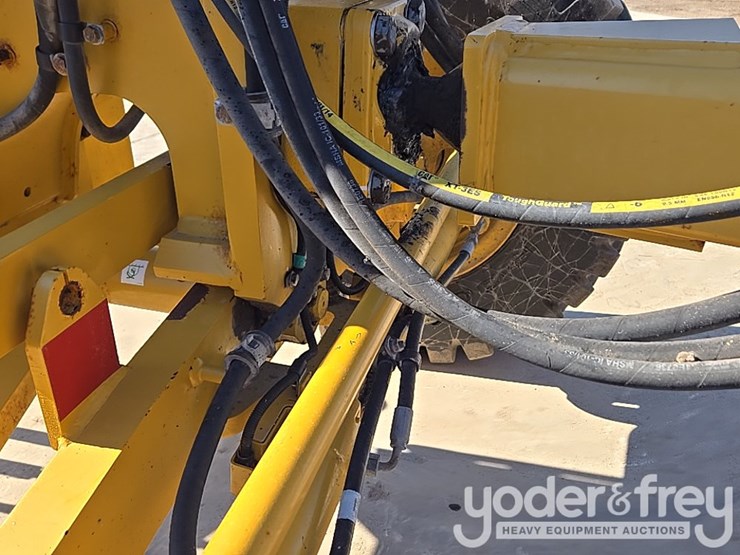 2016-caterpillar-120m2-image-55