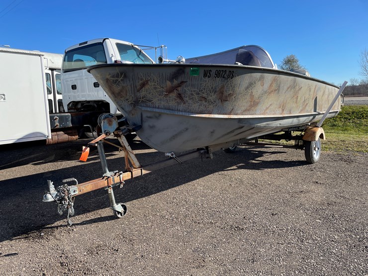 #1097-•-1953-crestliner-v4tl-aluminum-fishing-boat-with-trailer-(no-title)-image-1