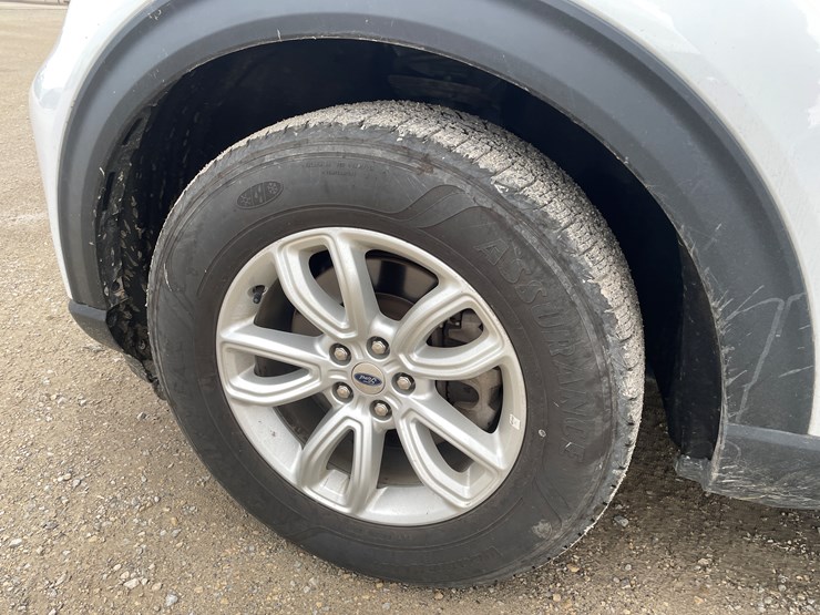 2021-ford-explorer-image-11