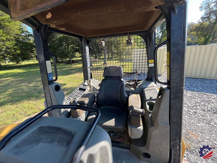 2017-caterpillar-d5k2-xl-image-76