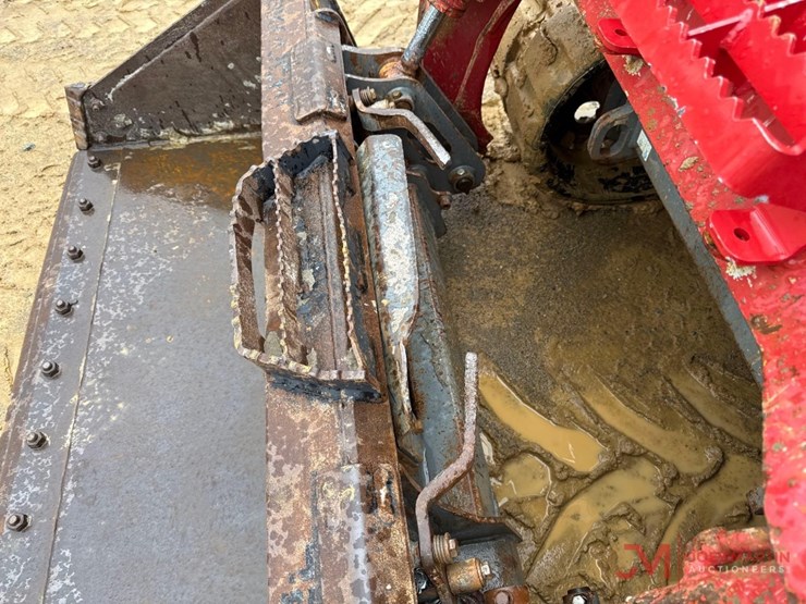 2020-takeuchi-tl8r-image-2