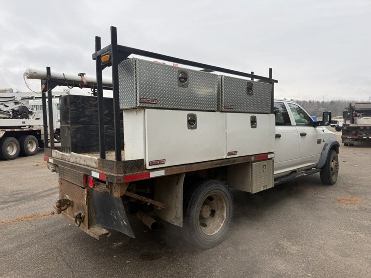#1837-•-2011-ram-5500-4x4-flatbed-truck-image-6