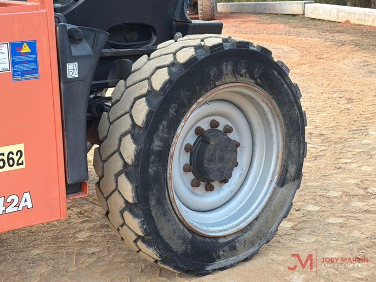 2015-jlg-g6-42a-image-10