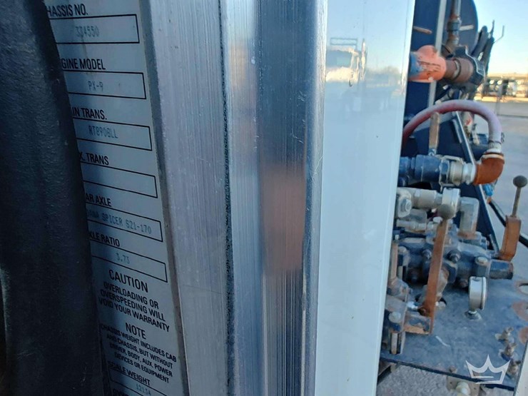 2016-peterbilt-337-image-30