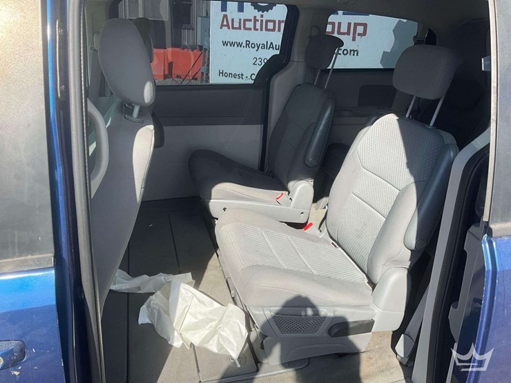 2010-dodge-grand-caravan-image-18