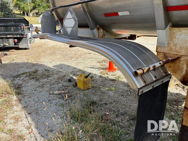 1982-heil-trailer-image-48