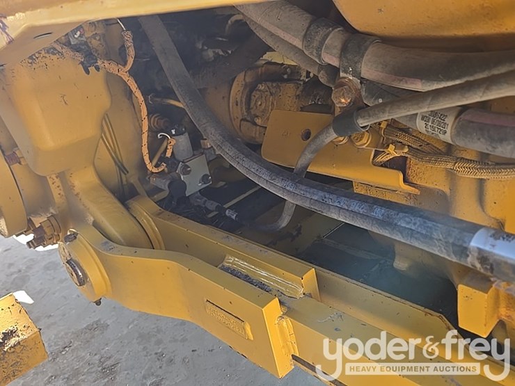 2016-caterpillar-120m2-image-97