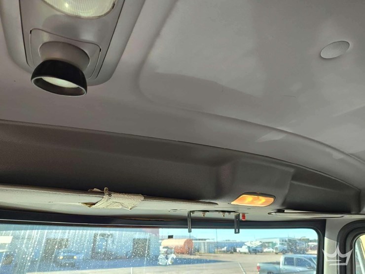 2015-peterbilt-348-image-47