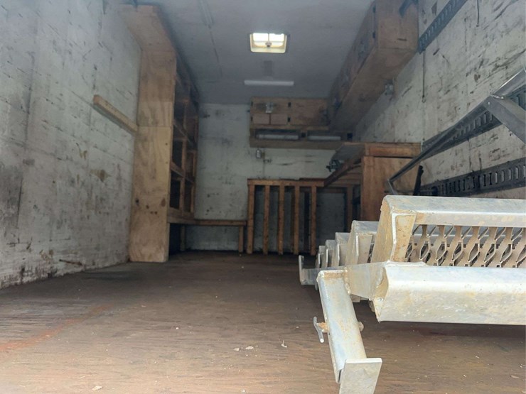 2012-hino-268-image-18