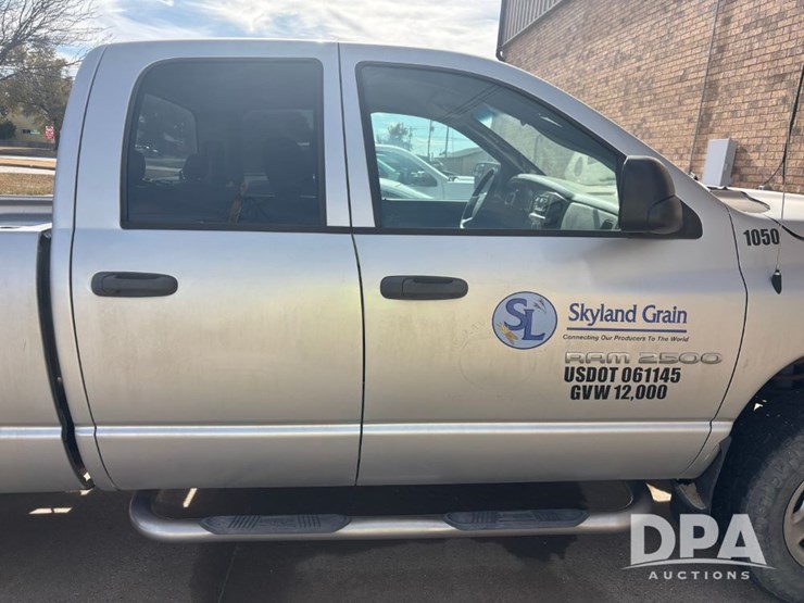 2004-dodge-2500-image-29