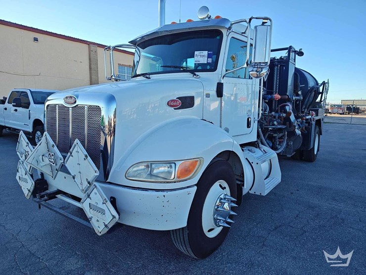 2016-peterbilt-337-image-55