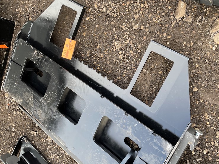 #1215-•-skidsteer-pallet-forks-image-4