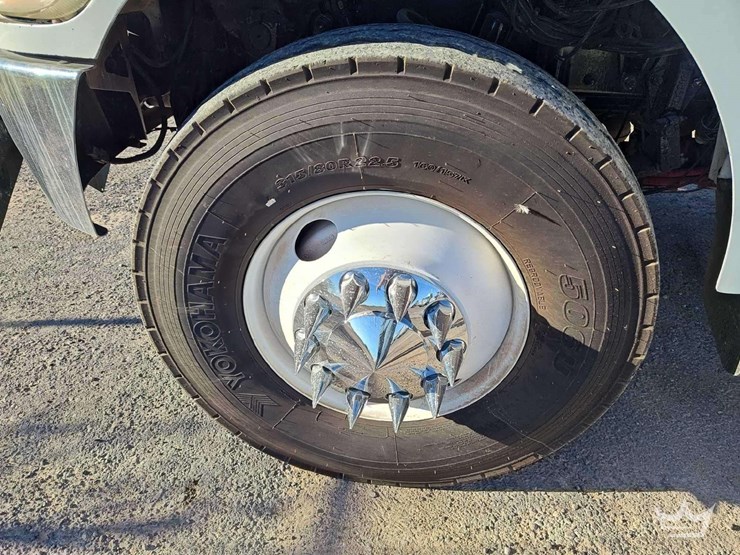 2015-peterbilt-348-image-53