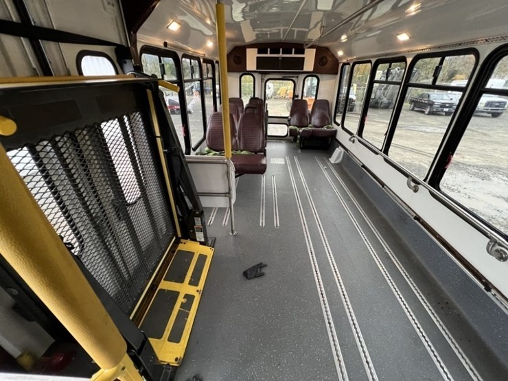 2014-chevrolet-express-paratransit-bus-image-21