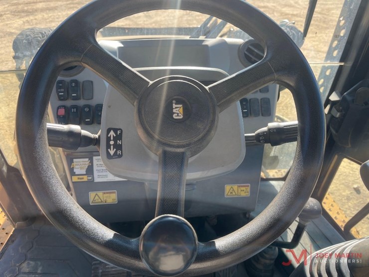 2017-caterpillar-420f-it-image-24