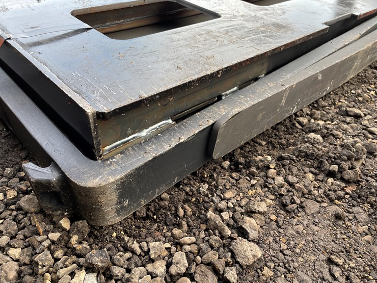 #1215-•-skidsteer-pallet-forks-image-2