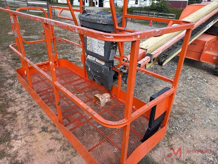 2015-jlg-600s-image-10